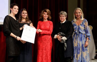 Am 15. Oktober 2019 nahm Bundeskanzlerin Brigitte Bierlein an der Myki Gala teil.