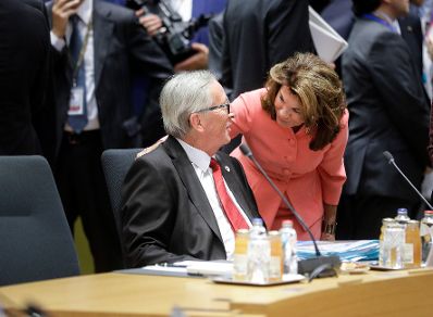 Am 17. Oktober 2019 nahm Bundeskanzlerin Brigitte Bierlein (r.) am Europ&auml;ischen Rat der Staats- und Regierungschefs teil. Im Bild mit dem Pr&auml;sidenten der Europ&auml;ischen Kommission Jean-Claude Juncker (l.).