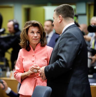 Am 17. Oktober 2019 nahm Bundeskanzlerin Brigitte Bierlein (l.) am Europ&auml;ischen Rat der Staats- und Regierungschefs teil. Im Bild dem estnischen Premierminister Juri Ratas (r.).