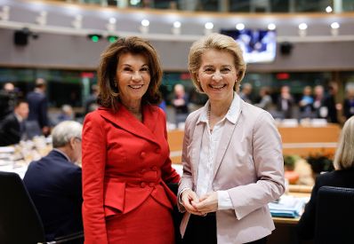 Am 118. Oktober 2019 nahm Bundeskanzlerin Brigitte Bierlein (l.) am Europ&auml;ischen Rat der Staats- und Regierungschefs teil. Im Bild mit derdesignierte Pr&auml;sidentin der Europ&auml;ischen Kommission Ursula von der Leyen (r.).