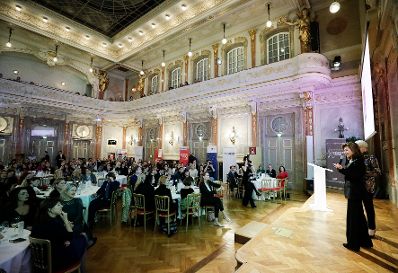 Am 5. November 2019 verlieh Bundeskanzlerin Brigitte Bierlein den MedienL&Ouml;WINNEN 2019.