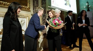 Am 5. November 2019 verlieh Bundeskanzlerin Brigitte Bierlein den MedienL&Ouml;WINNEN 2019.