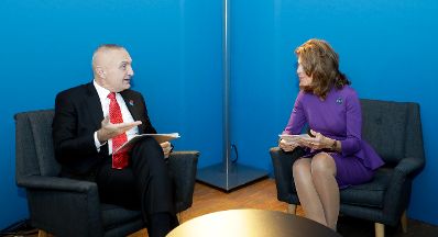 Am 12. November 2019 nahm Bundeskanzlerin Brigitte Bierlein (r.) am Pariser Friedenforum teil. Im Bild mit dem Pr&auml;sidenten der Republik Albanien Ilir Meta (l.).