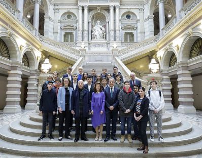 Am 26. November 2019 diskutierte Bundeskanzlerin Brigitte Bierlein gemeinsam mit Bundesminister Clemens Jabloner und Bundesministerin Iris Rauskala mit Sch&uuml;lern zum Thema Justiz macht Schule im Justizpalast.