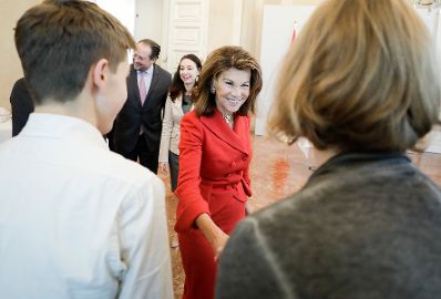 Am 28. November 2019 wurde Bundeskanzlerin Brigitte Bierlein, Bundesministerin Ines Stilling und Bundesminister Alexander Schallenberg von der Diakonie &Ouml;sterreich ein Adventkranz &uuml;berreicht.