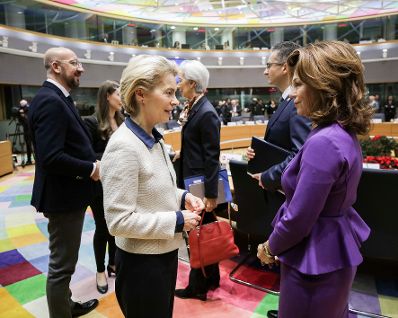 Am 13. Dezember 2019 nahm Bundeskanzlerin Brigitte Bierlein (r.) am Europ&auml;ischen Rat der Staats- und Regierungschefs teil. Im Bild mit der Pr&auml;sidentin der Europ&auml;ischen Kommission Ursula von der Leyen (l.)