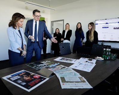 Am 20. Dezember 2019 besuchte Bundeskanzlerin Brigitte Bierlein die Redaktion der Wiener Zeitung.