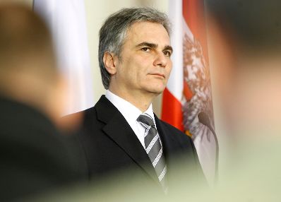 Am 15. Dezember 2008 empfing der &ouml;sterreichische Bundeskanzler den Ministerpr&auml;sidenten von Bayern zu einem Gespr&auml;ch im Bundeskanzleramt. Im Anschluss gaben Bundeskanzler Werner Faymann (im Bild) und Ministerpr&auml;sident Horst Seehofer eine gemeinsame Pressekonferenz.