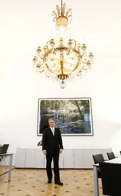 Bundeskanzler Werner Faymann am Arbeitsplatz.