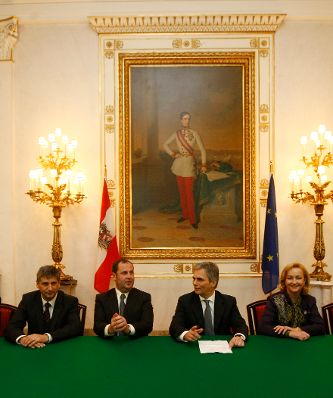 Am 02. Dezember 2008 wurde die neue Bundesregierung von Bundespr&auml;sident Heinz Fischer in der Pr&auml;sidentschaftskanzlei angelobt. Im Anschluss daran fand der konstituierende Ministerrat im Bundeskanzleramt statt. (v.l.n.r.) Bundesminister Michael Spindelegger, Vizekanzler Josef Pr&ouml;ll, Bundeskanzler Werner Faymann, Bundesministerin Maria Fekter