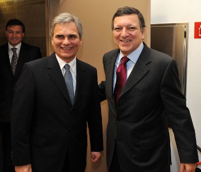 Donnerstag, den 11. Dezember 2008 traf &Ouml;sterreichs Bundeskanzler Werner Faymann (L) in Br&uuml;ssel, Belgien im Vorfeld der Wintertagung des Europ&auml;ischen Rates der EU-Staats- und Regierungschefs und Au&szlig;enminister mit EU-Kommisssionspr&auml;sident Jos&eacute; Manuel Durao Barroso (R) zu einem Vieraugengespr&auml;ch zusammen.