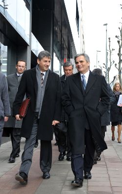 Donnerstag, den 11. Dezember 2008 begann in Br&uuml;ssel, Belgien die Wintertagung des Europ&auml;ischen Rates der EU-Staats- und Regierungschefs und Au&szlig;enminister. Im Bild &Ouml;sterreichs Bundeskanzler Werner Faymann (R) und Au&szlig;enminister Michael Spindelegger (L).