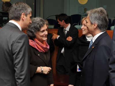Donnerstag, den 11. Dezember 2008 begann in Br&uuml;ssel, Belgien die Wintertagung des Europ&auml;ischen Rates der EU-Staats- und Regierungschefs und Au&szlig;enminister. Im Bild &Ouml;sterreichs Bundeskanzler Werner Faymann (R) und Au&szlig;enminister Michael Spindelegger (L) mit der ungarischen Au&szlig;enministerin Kinga G&ouml;ncz (M).