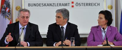 Freitag, den 4. Dezember 2009 pr&auml;sentierten Bundeskanzler Werner Faymann (M), Sozialminister Rudolf Hundstorfer (L) und Frauenministerin Gabriele Heinisch-Hosek (R) im Bundeskanzleramt in Wien im Rahmen einer Pressekonferenz ein &quot;Arbeitsmarkt- und Qualifizierungspaket 2010&quot;.