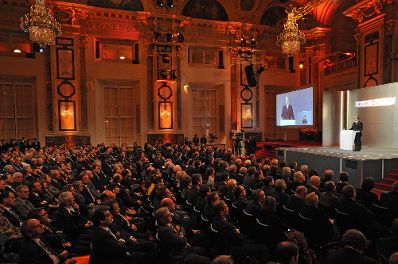 Dienstag, den 2. Dezember 2009, hielt Bundeskanzler Werner Faymann in der Wiener Hofburg die Grundsatzrede &quot;&Ouml;sterreich Gemeinsam&quot; aus Anlass des ersten Jahrestags der Bundesregierung.