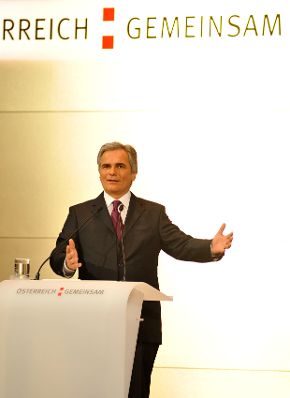 Dienstag, den 2. Dezember 2009, hielt Bundeskanzler Werner Faymann in der Wiener Hofburg die Grundsatzrede &quot;&Ouml;sterreich Gemeinsam&quot; aus Anlass des ersten Jahrestags der Bundesregierung.