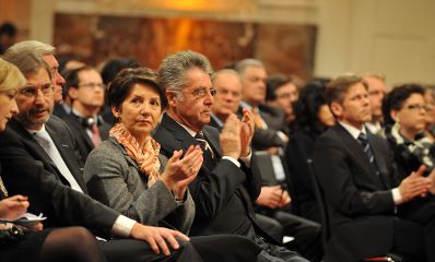Dienstag, den 2. Dezember 2009, hielt Bundeskanzler Werner Faymann in der Wiener Hofburg die Grundsatzrede &quot;&Ouml;sterreich Gemeinsam&quot; aus Anlass des ersten Jahrestags der Bundesregierung. Im Bild Nationalratspr&auml;sidentin Barbara Prammer und Bundespr&auml;sident Heinz Fischer.
