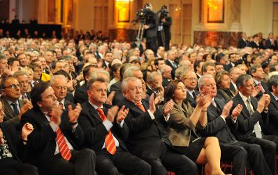 Dienstag, den 2. Dezember 2009, hielt Bundeskanzler Werner Faymann in der Wiener Hofburg die Grundsatzrede &quot;&Ouml;sterreich Gemeinsam&quot; aus Anlass des ersten Jahrestags der Bundesregierung.