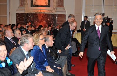 Dienstag, den 2. Dezember 2009, hielt Bundeskanzler Werner Faymann in der Wiener Hofburg die Grundsatzrede &quot;&Ouml;sterreich Gemeinsam&quot; aus Anlass des ersten Jahrestags der Bundesregierung.