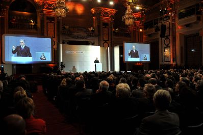 Dienstag, den 2. Dezember 2009, hielt Bundeskanzler Werner Faymann in der Wiener Hofburg die Grundsatzrede &quot;&Ouml;sterreich Gemeinsam&quot; aus Anlass des ersten Jahrestags der Bundesregierung.