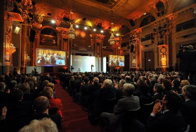Dienstag, den 2. Dezember 2009, hielt Bundeskanzler Werner Faymann in der Wiener Hofburg die Grundsatzrede &quot;&Ouml;sterreich Gemeinsam&quot; aus Anlass des ersten Jahrestags der Bundesregierung.