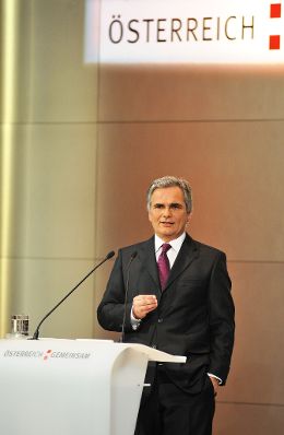 Dienstag, den 2. Dezember 2009, hielt Bundeskanzler Werner Faymann in der Wiener Hofburg die Grundsatzrede &quot;&Ouml;sterreich Gemeinsam&quot; aus Anlass des ersten Jahrestags der Bundesregierung.