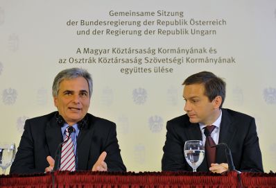 Donnerstag, den 15. Oktober 2009 fand im Schloss Esterhazy in Eisenstadt, Burgenland die dritte gemeinsame Sitzung der Bundesregierung der Republik &Ouml;sterreich und der Regierung der Republik Ungarn statt. Im Bild &Ouml;sterreichs Bundeskanzler Werner Faymann (L) und der ungarische Premierminister Gordon Bajnai (R) bei der anschlie&szlig;enden Pressekonferenz.