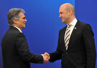 Donnerstag, den 10. Dezember 2009 begann in Br&uuml;ssel, Belgien die 2-t&auml;gige Tagung des Europ&auml;ischen Rates der EU-Staats- und Regierungschefs unter schwedischem Vorsitz. Im Bild &Ouml;sterreichs Bundeskanzler Werner Faymann (L) bei der Begr&uuml;&szlig;ung durch den amtierenden EU-Ratsvorsitzenden, Schwedens Premierminister Fredrik Reinfeldt (R).