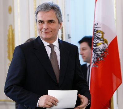 Bundeskanzler Werner Faymann beim Pressefoyer nach dem Ministerrat am 20. J&auml;nner 2009 im Bundeskanzleramt.