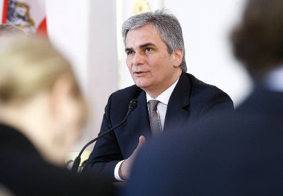 Bundeskanzler Werner Faymann beim Pressefoyer nach dem Ministerrat am 20. J&auml;nner 2009 im Bundeskanzleramt.