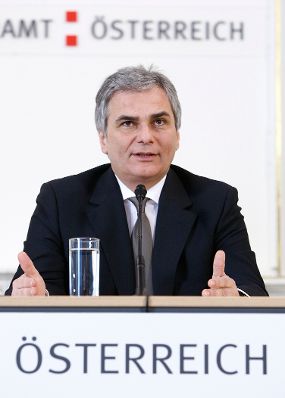 Bundeskanzler Werner Faymann beim Pressefoyer nach dem Ministerrat am 20. J&auml;nner 2009 im Bundeskanzleramt.