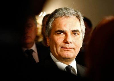 Vor dem Ministerrat am 24. November 2009 gab Bundeskanzler Werner Faymann (im Bild) gemeinsam mit Finanzminister Josef Pr&ouml;ll ein Statement zum Thema Pensionsanpassung ab.