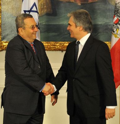 Montag, den 14. Dezember 2009 traf &Ouml;sterreichs Bundeskanzler Werner Faymann (r.) im Bundeskanzleramt in Wien mit dem stellvertretenden Premierminister und Verteidigungsminister von Israel Ehud Barak (l.) zu politischen Gespr&auml;chen zusammen.