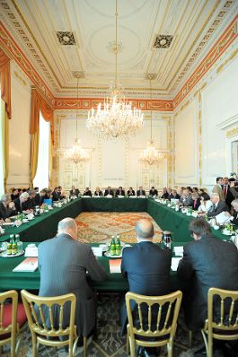 Montag, den 23. November 2009 fand im Bundeskanzleramt in Wien die politische Auftaktveranstaltung 'Eine Strategie f&uuml;r Forschung, Technologie und Innovation in &Ouml;sterreich' unter Leitung von Bundeskanzler Werner Faymann mit Vertretern aus Politik, Wirtschaft, Wissenschaft und Kultur statt.