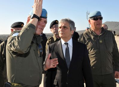 Mittwoch, den 23. Dezember 2009 besuchten &Ouml;sterreichs Bundeskanzler Werner Faymann und Verteidigungsminister Norbert Darabos die &ouml;sterreichischen UNO-Truppen am Golan, Syrien aus Anlass des bevorstehenden Weihnachtsfestes.