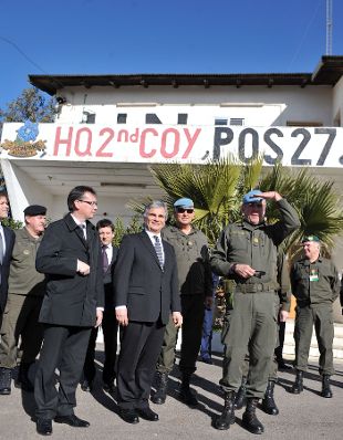 Mittwoch, den 23. Dezember 2009 besuchten &Ouml;sterreichs Bundeskanzler Werner Faymann und Verteidigungsminister Norbert Darabos die &ouml;sterreichischen UNO-Truppen am Golan, Syrien aus Anlass des bevorstehenden Weihnachtsfestes.
