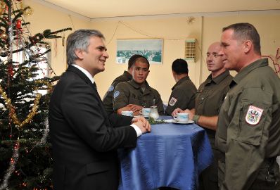 Mittwoch, den 23. Dezember 2009 besuchten &Ouml;sterreichs Bundeskanzler Werner Faymann und Verteidigungsminister Norbert Darabos die &ouml;sterreichischen UNO-Truppen am Golan, Syrien aus Anlass des bevorstehenden Weihnachtsfestes.