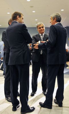 Freitag, den 18. Dezember 2009 fand in Kopenhagen, D&auml;nemark die Abschlu&szlig;sitzung der UN-Klimakonferenz - COP15 mit den Staats- und Regierungschefs statt. Im Bild (v.L.n.R.) Ungarns Ministerpr&auml;sident Gordon Bajnai, &Ouml;sterreichs Bundeskanzler Werner Faymann und Portugals Ministerpr&auml;sident Jos&eacute; S&oacute;crates.