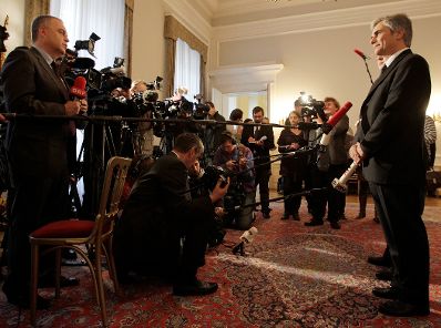 Am 23. November 2010 lud Bundeskanzler Werner Faymann Vertreterinnen und Vertreter von Lehrern, Eltern und Sch&uuml;lern sowie von Interessensverb&auml;nden und Sozialpartnern zu einem Gespr&auml;ch zum Thema &quot;Ausbau der ganzt&auml;gigen Schulangebote in &Ouml;sterreich&quot; in das Bundeskanzleramt ein.