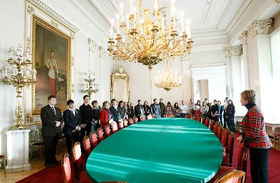 Am 23. Februar 2010 besuchten Berufssch&uuml;lerinnen und Berufssch&uuml;ler das Bundeskanzleramt in Wien. Nach einer F&uuml;hrung trafen sie mit Bundeskanzler Werner Faymann zu einem Gespr&auml;ch zusammen.
