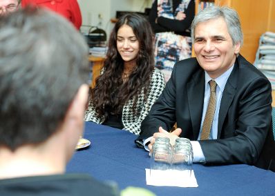 Am 16. Dezember 2010 besuchte Bundeskanzler Werner Faymann die Neue Mittelschule Kandlgasse in 1070 Wien.