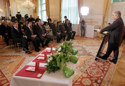 Anl&auml;sslich der Ehrung der drei &ouml;sterreichischen Helfer bei der Rettung der chilenischen Bergleute, lud Bundeskanzler Werner Faymann und Staatssekret&auml;r Josef Ostermayer am 4. November 2010 zu einem Empfang ins Bundeskanzleramt. Peter Lanschober aus Oberwart/Burgenland sowie Johannes Pemberger und Heinrich Tilz aus H&uuml;ttenberg/K&auml;rnten wurden f&uuml;r ihre Verdienste um die Bergung der am 5. August 2010 versch&uuml;tteten Kumpel aus der Kupfermine von San Jose mit dem Goldenen Verdienstzeichen der Republik &Ouml;sterreich ausgezeichnet.
