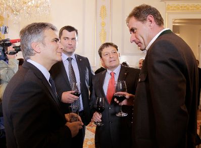 Anl&auml;sslich der Ehrung der drei &ouml;sterreichischen Helfer bei der Rettung der chilenischen Bergleute, lud Bundeskanzler Werner Faymann und Staatssekret&auml;r Josef Ostermayer am 4. November 2010 zu einem Empfang ins Bundeskanzleramt. Peter Lanschober aus Oberwart/Burgenland sowie Johannes Pemberger und Heinrich Tilz aus H&uuml;ttenberg/K&auml;rnten wurden f&uuml;r ihre Verdienste um die Bergung der am 5. August 2010 versch&uuml;tteten Kumpel aus der Kupfermine von San Jose mit dem Goldenen Verdienstzeichen der Republik &Ouml;sterreich ausgezeichnet.