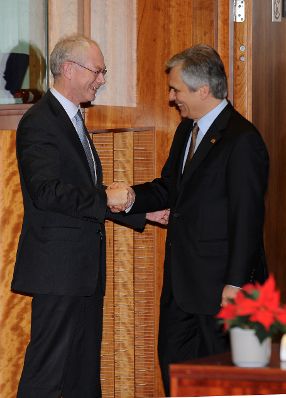 Donnerstag, den 16. Dezember 2010 fand in Br&uuml;ssel, Belgien die Sitzung des Europ&auml;ischen Rates der EU-Staats- und Regierungschefs statt. Im Bild Bundeskanzler Werner Faymann (R) mit EU-Ratspr&auml;sident Herman van Rompuy (L).