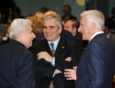 Donnerstag, den 16. Dezember 2010 fand in Br&uuml;ssel, Belgien die Sitzung des Europ&auml;ischen Rates der EU-Staats- und Regierungschefs statt. Im Bild Bundeskanzler Werner Faymann (M) mit dem EU-Parlamentspr&auml;sidenten Jerzy Buzek (R) und Zyperns Staatspr&auml;sidenten Demetris Christofias (L).