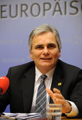 Freitag, den 17. Dezember 2010 fand in Br&uuml;ssel, Belgien die Sitzung des Europ&auml;ischen Rates der EU-Staats- und Regierungschefs statt. Im Bild Bundeskanzler Werner Faymann bei der Pressekonferenz.