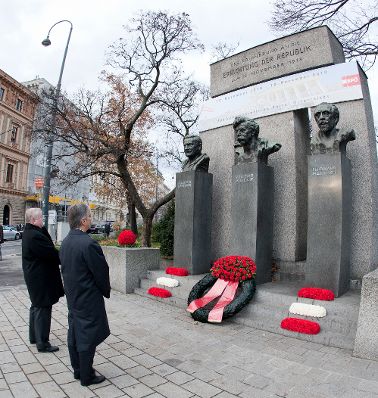 Am 12. November 2010 legte Bundeskanzler Werner Faymann anl&auml;sslich der Ausrufung der Ersten Republik am 12. November 1918 beim Denkmal der Republik einen Kranz nieder.