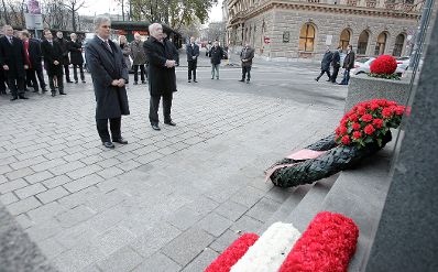Am 12. November 2010 legte Bundeskanzler Werner Faymann anl&auml;sslich der Ausrufung der Ersten Republik am 12. November 1918 beim Denkmal der Republik einen Kranz nieder.