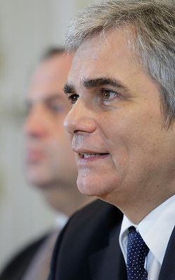 Bundeskanzler Werner Faymann beim Pressefoyer nach dem Ministerrat am 23. November 2010 im Bundeskanzleramt.