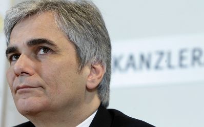 Bundeskanzler Werner Faymann beim Pressefoyer nach dem Ministerrat am 23. November 2010 im Bundeskanzleramt.
